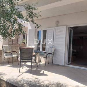 ISTRA, DUGA UVALA - Prilika: stan 75m2 u prizemlju s terasom udaljen samo 520m od mora