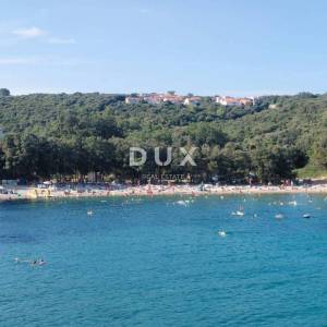 ISTRA, DUGA UVALA - Prilika: stan 75m2 u prizemlju s terasom udaljen samo 520m od mora