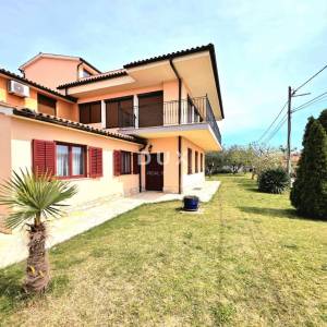 ISTRA, GALIŽANA – Apartmanska vila s maslinikom, krovnom terasom i panoramskim pogledom na more i Brijune