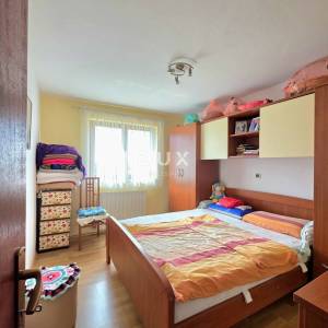 ISTRA, GALIŽANA – Apartmanska vila s maslinikom, krovnom terasom i panoramskim pogledom na more i Brijune