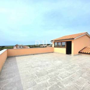 ISTRA, GALIŽANA – Apartmanska vila s maslinikom, krovnom terasom i panoramskim pogledom na more i Brijune