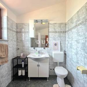ISTRA, GALIŽANA – Apartmanska vila s maslinikom, krovnom terasom i panoramskim pogledom na more i Brijune