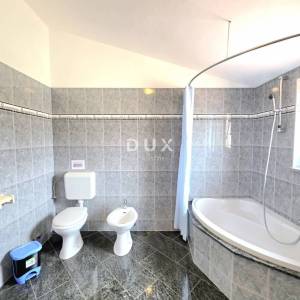 ISTRA, GALIŽANA – Apartmanska vila s maslinikom, krovnom terasom i panoramskim pogledom na more i Brijune