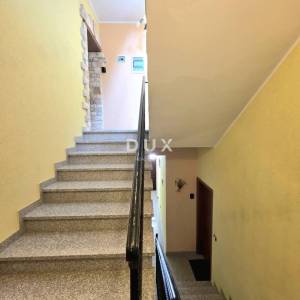ISTRA, GALIŽANA – Apartmanska vila s maslinikom, krovnom terasom i panoramskim pogledom na more i Brijune