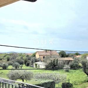 ISTRA, GALIŽANA – Apartmanska vila s maslinikom, krovnom terasom i panoramskim pogledom na more i Brijune