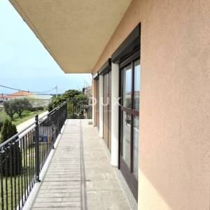 ISTRA, GALIŽANA – Apartmanska vila s maslinikom, krovnom terasom i panoramskim pogledom na more i Brijune