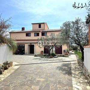 ISTRA, GALIŽANA – Apartmanska vila s maslinikom, krovnom terasom i panoramskim pogledom na more i Brijune