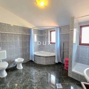 ISTRA, GALIŽANA – Apartmanska vila s maslinikom, krovnom terasom i panoramskim pogledom na more i Brijune