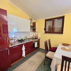 ISTRA, GALIŽANA – Apartmanska vila s maslinikom, krovnom terasom i panoramskim pogledom na more i Brijune