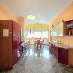 ISTRA, GALIŽANA – Apartmanska vila s maslinikom, krovnom terasom i panoramskim pogledom na more i Brijune