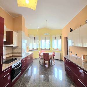 ISTRA, GALIŽANA – Apartmanska vila s maslinikom, krovnom terasom i panoramskim pogledom na more i Brijune