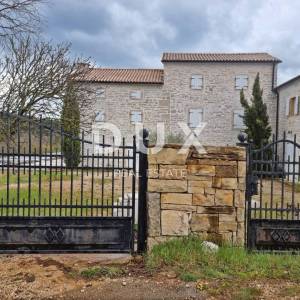 ISTRA, GROŽNJAN - Raskošna kamena stancija