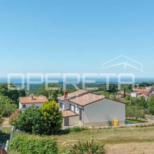 Istra, Kaštelir-kuća s panoramskim pogledom na more