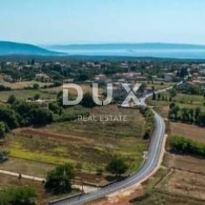 ISTRA, KRNICA (okolica Marčane) - građevinsko zemljište s pravomoćnom dozvolom i projektom, odmah spremno za gradnju!