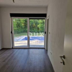 ISTRA, KRŠAN – Moderna prizemnica s bazenom na prostranoj okućnici