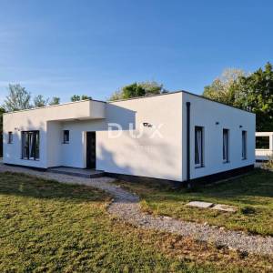 ISTRA, KRŠAN – Moderna prizemnica s bazenom na prostranoj okućnici