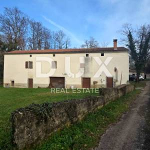 ISTRA, LABIN - Imanje s dvije samostojeće kamene kuće