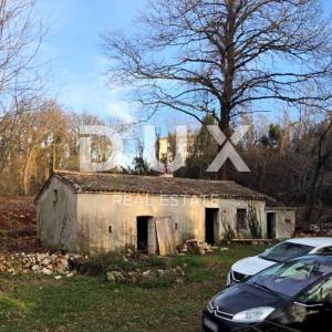 ISTRA, LABIN - Imanje s dvije samostojeće kamene kuće