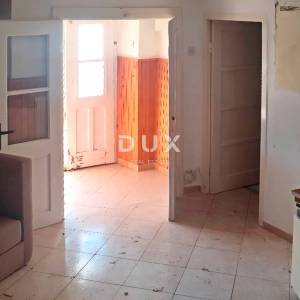 ISTRA, LABIN - Kamena kuća s okućnicom
