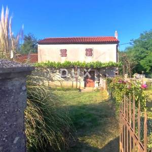 ISTRA, LABIN - Kamena kuća s okućnicom