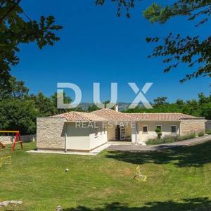 ISTRA, LABIN, KRŠAN - Kuća s bazenom na prostranom zemljištu te potpunom privatnošću