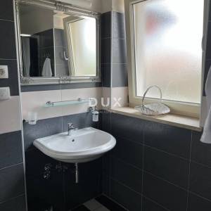 ISTRA, LABIN - Kuća s bazenom na mirnoj lokaciji 