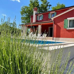 ISTRA, LABIN - Kuća s bazenom na mirnoj lokaciji 