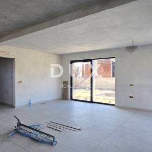 ISTRA, LABIN - Luksuzna novogradnja s bazenom