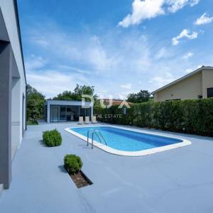 ISTRA, LABIN - Moderna prizemnica s bazenom u blizini centra