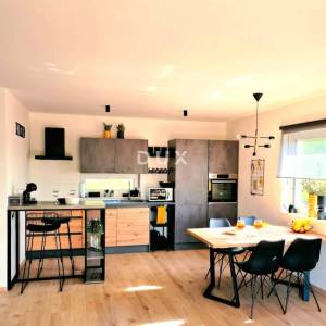 ISTRA, LABIN- Niskoenergetska vila s bazenom i ograđenom okućnicom od 900m2