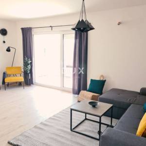 ISTRA, LABIN- Niskoenergetska vila s bazenom i ograđenom okućnicom od 900m2