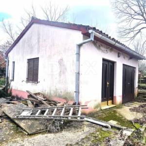 ISTRA, LABIN - Prizemna kućica, otvoreni pogled i prostrana okućnica na mirnoj lokaciji