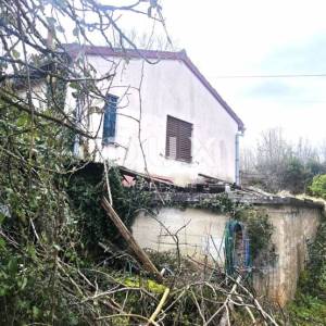 ISTRA, LABIN - Prizemna kućica, otvoreni pogled i prostrana okućnica na mirnoj lokaciji