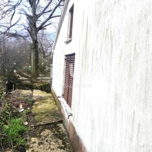 ISTRA, LABIN - Prizemna kućica, otvoreni pogled i prostrana okućnica na mirnoj lokaciji