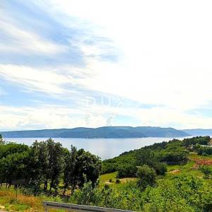 ISTRA, LABIN - Zemljište s pogledom na more i građevinskom dozvolom