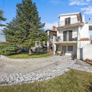 ISTRA, LIŽNJAN - Samostojeća kuća s tri stambene jedinice!