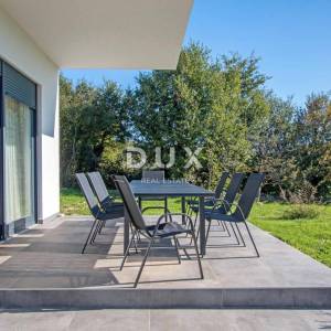 ISTRA, MARČANA- Moderna vila s velikom okućnicom!