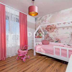 ISTRA, MARČANA- Moderna vila s velikom okućnicom!