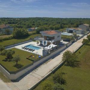 ISTRA, MARČANA – Nova moderna vila s bazenom u mirnom okruženju