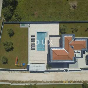 ISTRA, MARČANA – Nova moderna vila s bazenom u mirnom okruženju