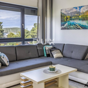 ISTRA, MEDULIN - 3 luksuzna apartmana 2. red od mora, s pogledom na more