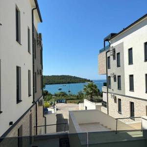  ISTRA, MEDULIN - Luksuzni stan prvi red do mora s terasom i bazenom!