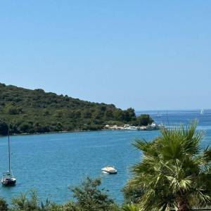  ISTRA, MEDULIN - Luksuzni stan prvi red do mora s terasom i bazenom!