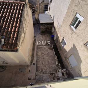 ISTRA, MEDULIN - Prodaja kamene kuće s apartmanom u prizemlju
