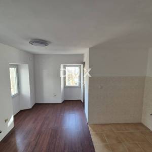 ISTRA, MEDULIN - Prodaja kamene kuće s apartmanom u prizemlju
