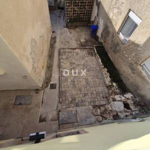 ISTRA, MEDULIN - Prodaja kamene kuće s apartmanom u prizemlju