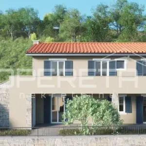 Istra, Momjan- Kuća s bazenom