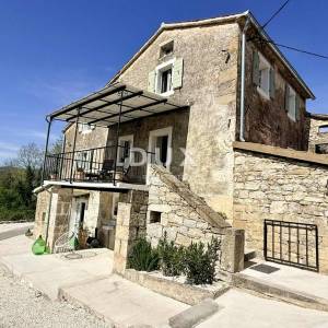 ISTRA, MOTOVUN – Renovirana kamena kuća sa spektakularnim pogledom