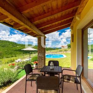 ISTRA, MOTOVUN - Rustikalna kuća s bazenom