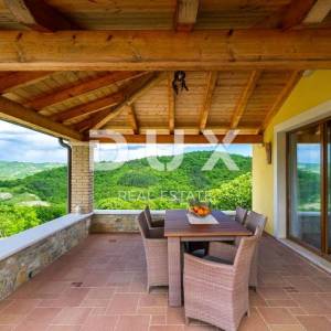 ISTRA, MOTOVUN - Rustikalna kuća s bazenom